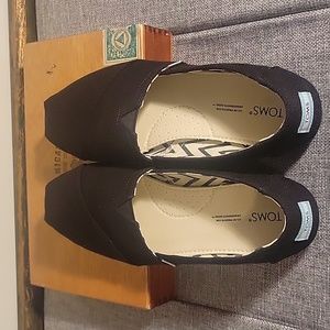 Toms slip on shoes